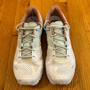 On Cloudflow running shoes sage green. Low running miles. 10.